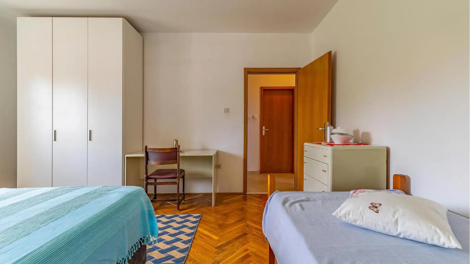 Awesome Apartment In Medulin With Kitchen 0*,